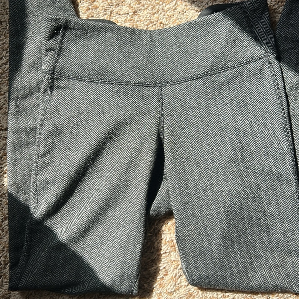 Old Navy Active Black and Grey Herringbone Athletic Leggings Pants Small